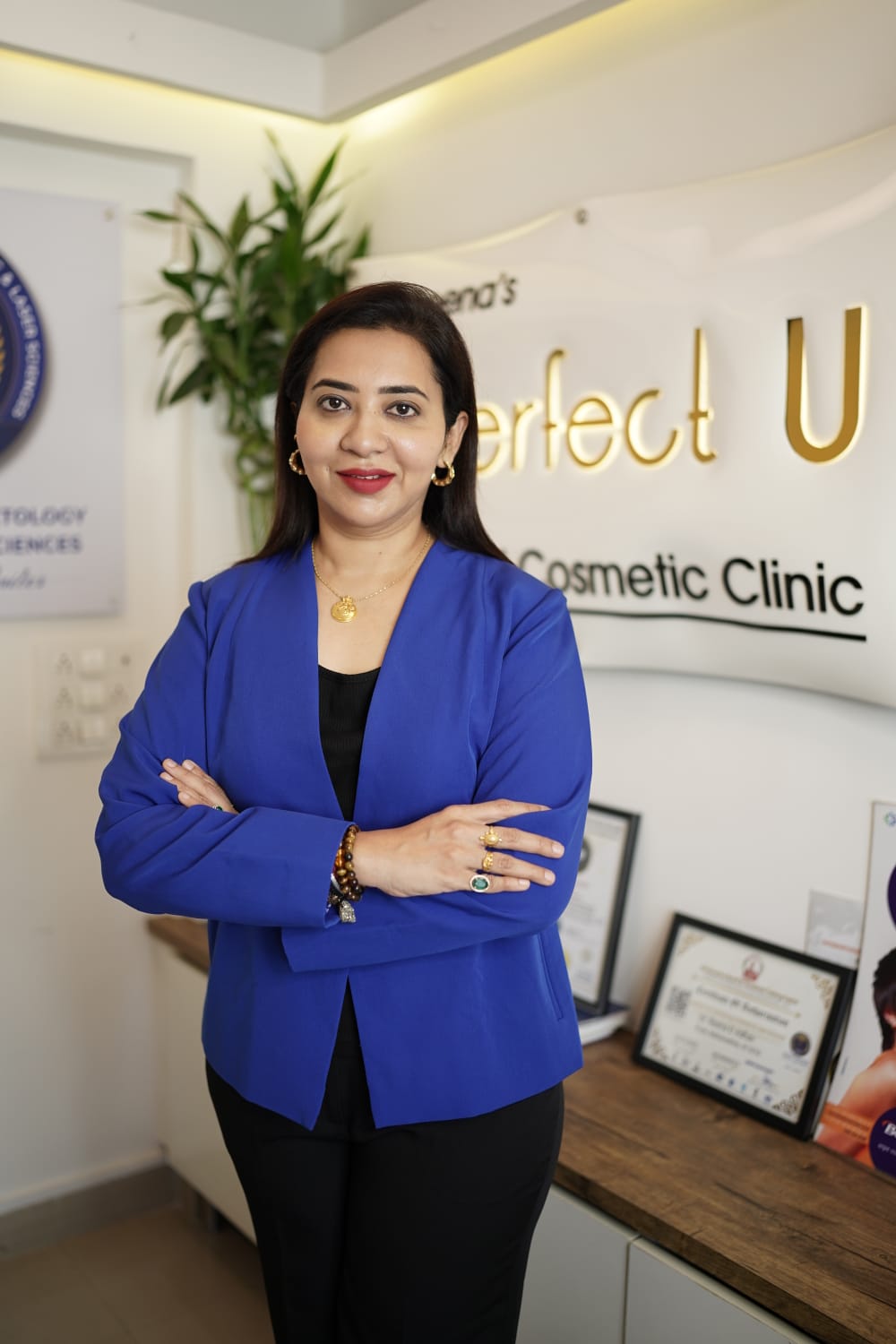 Dr Reinaa Abhay VD Adhaav consulting a patient