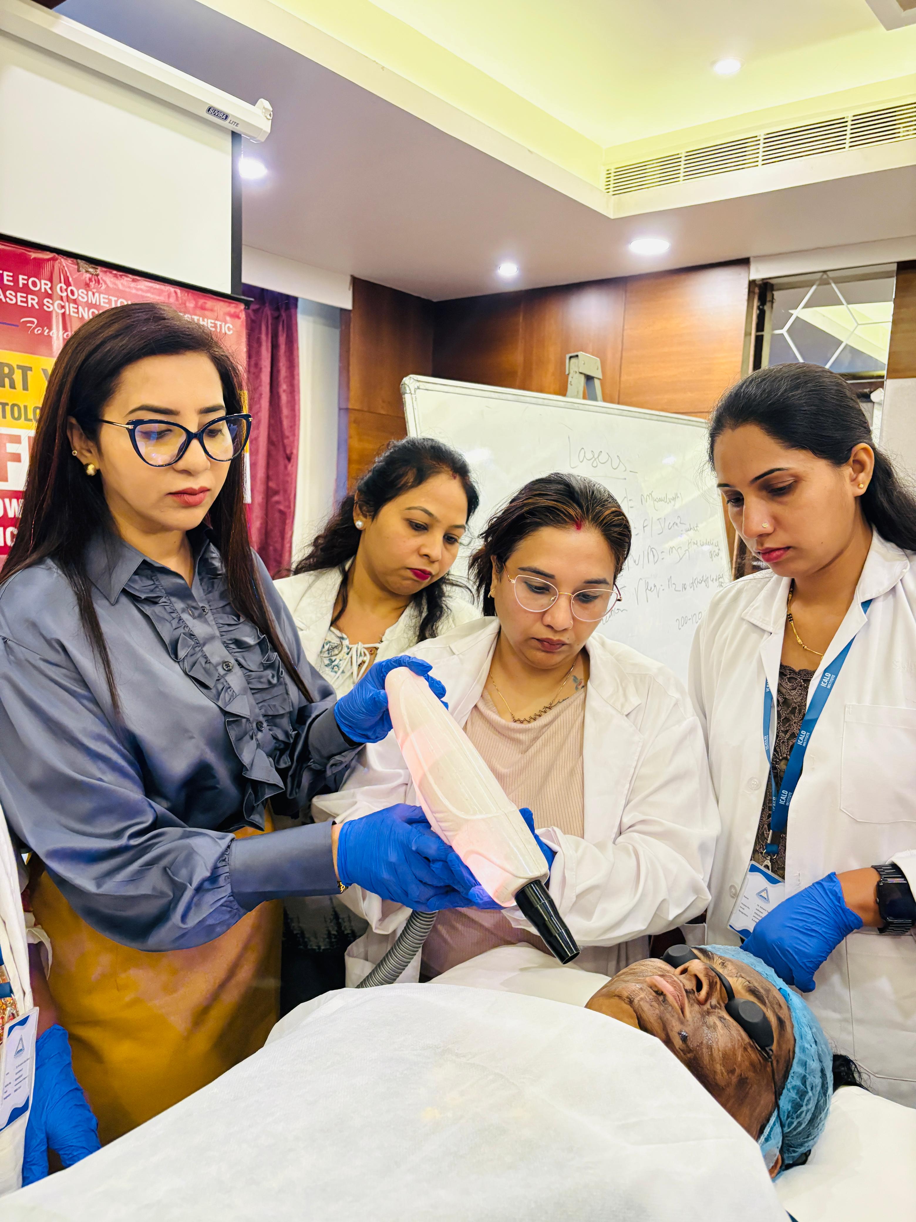 Dr Reinaa Abhay Perfect U Clinic aesthetic training session with medical professionals in Pune Maharashtra